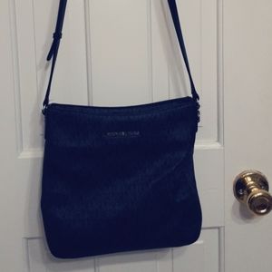 Michael kors jet set messenger crossbody